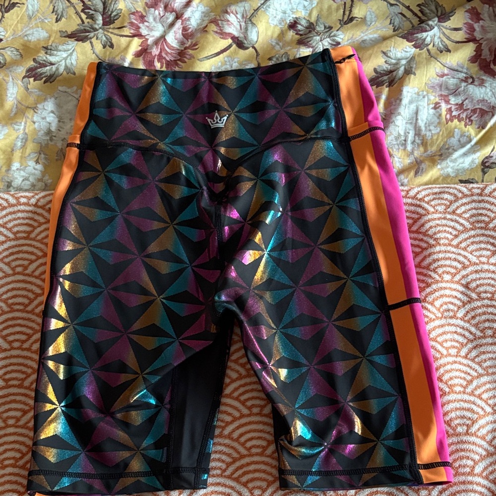 Crowned Athletics NWOT Geodesic Night Biker shorts Medium